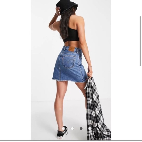 NWT! Levi's High Rise Iconic Deconstructed Skirt Mid Wash Distressed - Picture 6 of 12